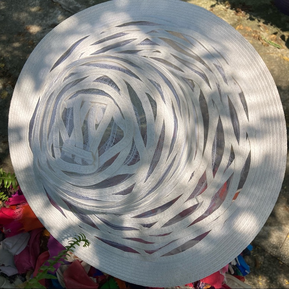 NWOT Oversized White Floppy Hat Sun Hat Wide Brim